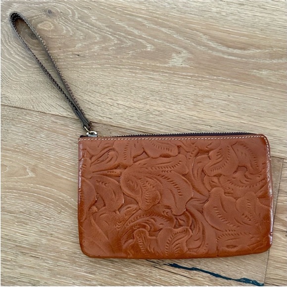 NWOT Patricia Nash Wristlet - Picture 1 of 8